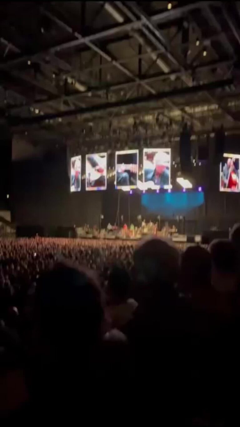 Eric Clapton dedikasi lagu You’ll Never Walk Alone untuk Jurgen Klopp semasa bua